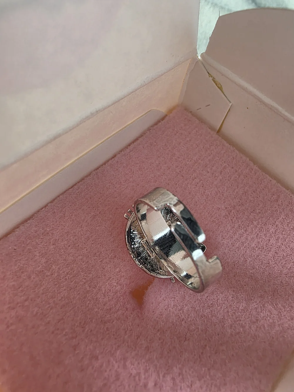 🤍 Hello Kitty Bloom Ring - Picture 5 of 8